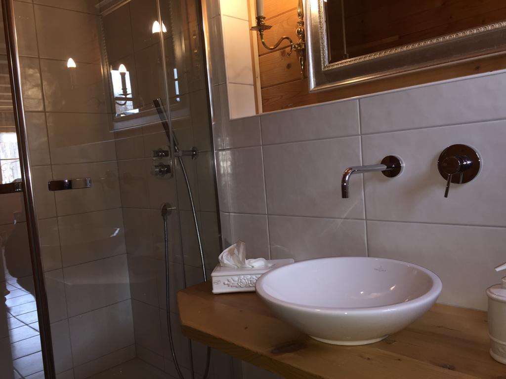 Ferienwohnung Romantik Im Roten Haus フュッセン エクステリア 写真